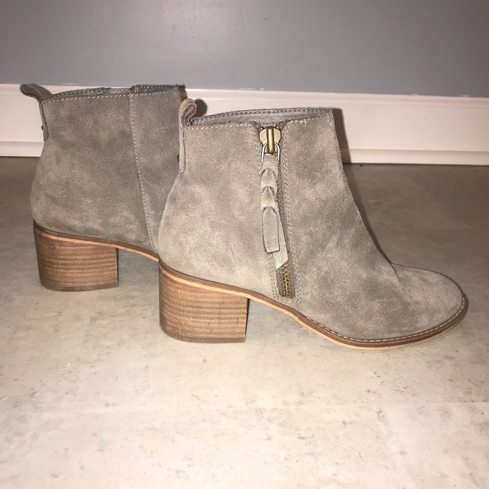 Nordstrom BP. Awesome Grey Boots!